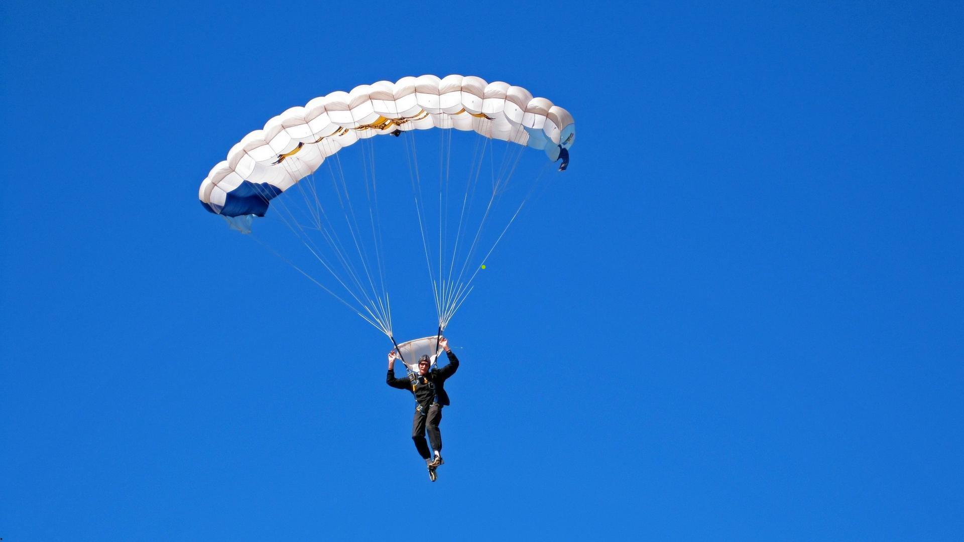 闪电狼势如破竹，春季常规赛全胜收官